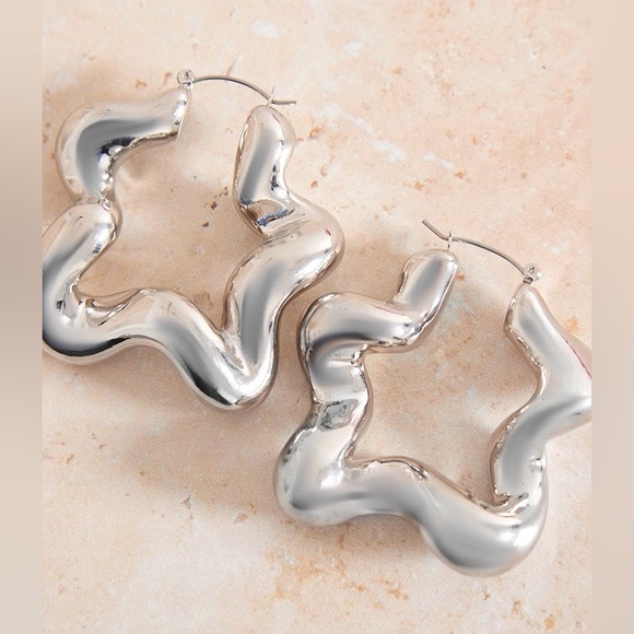 PrettyLittle Thing Silver Twisted Abstract Statement Hoop Earrings - BNWT - Picture 3 of 6